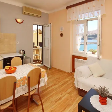Schoenes In Mit Eigenem Balkon Und Meerblick Baška